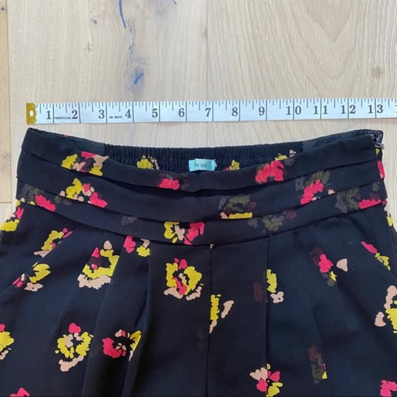 ✨HOST PICK✨Urban Outfitters Floral Pants - Picture 7 of 8